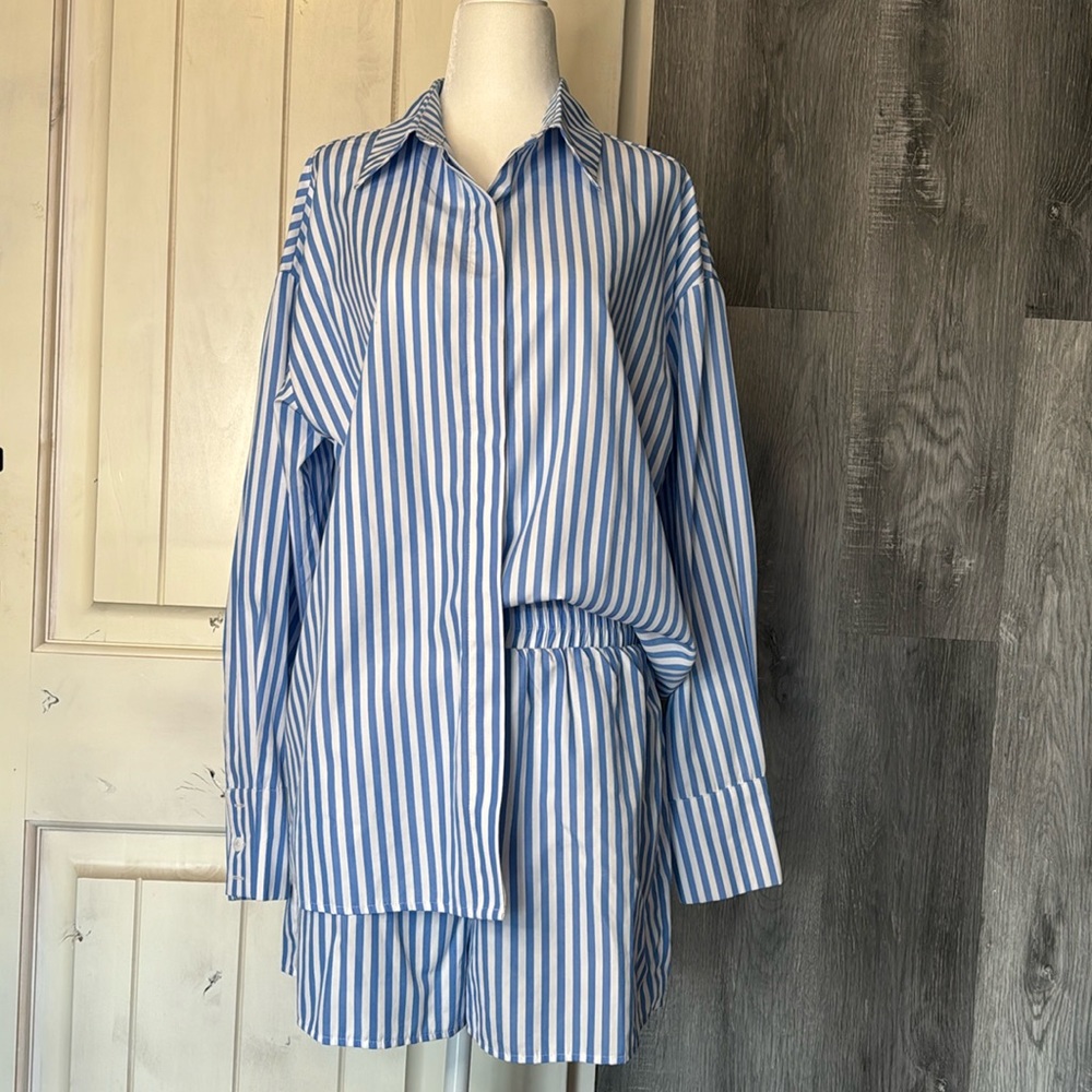 Women's 2 Piece Outfit Striped Long Sleeve Blouse Top with Shorts Set."I